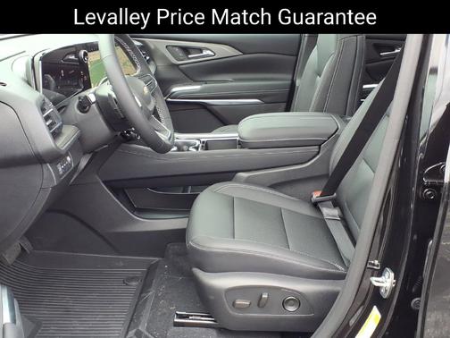 Mosaic Black Metallic 2027 Chevrolet Traverse LT