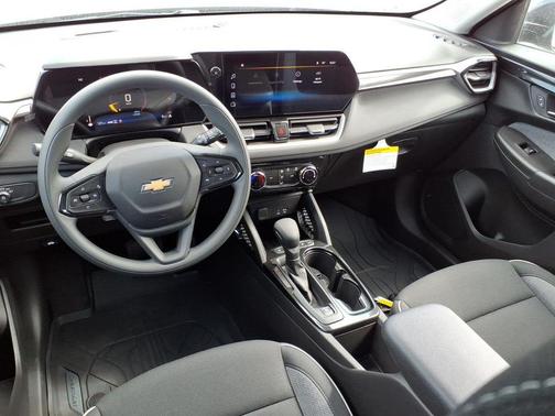 Mosaic Black Metallic 2026 Chevrolet Trailblazer LT
