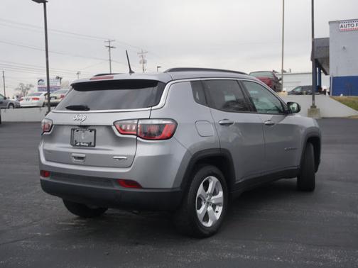 Photo 2 of 17 of 2018 Jeep Compass Latitude