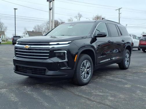 Mosaic Black Metallic 2026 Chevrolet Traverse LT