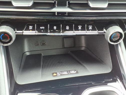 Mosaic Black Metallic 2026 Chevrolet Traverse LT