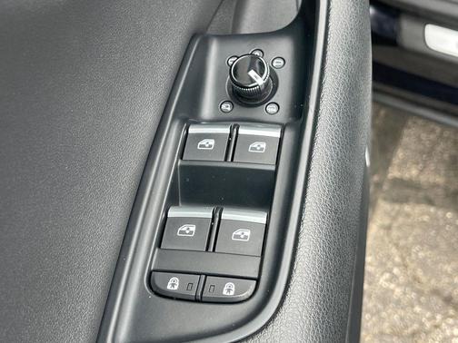 Orca Black Metallic 2019 Audi Q8 3.0T Premium Plus