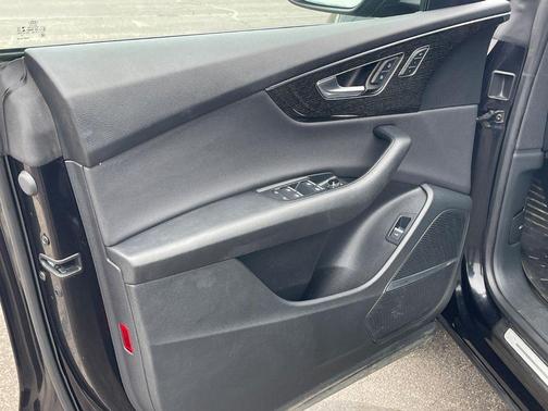 Orca Black Metallic 2019 Audi Q8 3.0T Premium Plus