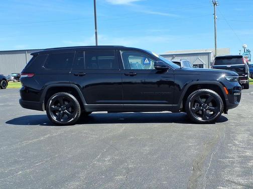 Diamond Black Crystal Pearlcoat 2023 Jeep Grand Cherokee L Limited