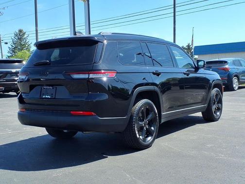 Diamond Black Crystal Pearlcoat 2023 Jeep Grand Cherokee L Limited