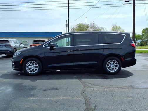 Diamond Black Crystal Pearlcoat 2025 Chrysler Pacifica L
