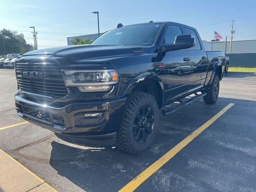 Diamond Black Crystal Pearlcoat 2022 RAM 2500 Laramie Crew Cab 4x4 6'4' Box