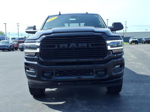 Diamond Black Crystal Pearlcoat 2022 RAM 2500 Laramie Crew Cab 4x4 6'4' Box