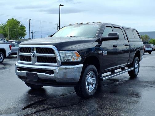 Brilliant Black Crystal Pearlcoat 2018 RAM 3500 Tradesman Crew Cab 4x4 6'4' Box