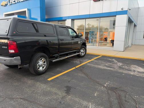 Brilliant Black Crystal Pearlcoat 2018 RAM 3500 Tradesman Crew Cab 4x4 6'4' Box