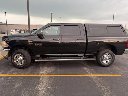 Brilliant Black Crystal Pearlcoat 2018 RAM 3500 Tradesman Crew Cab 4x4 6'4' Box