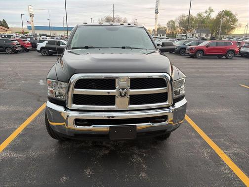 Brilliant Black Crystal Pearlcoat 2018 RAM 3500 Tradesman Crew Cab 4x4 6'4' Box