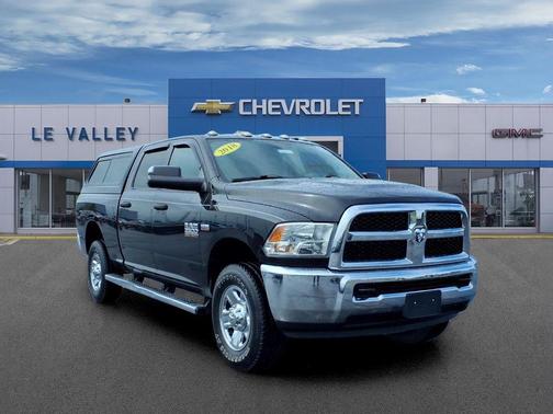 Brilliant Black Crystal Pearlcoat 2018 RAM 3500 Tradesman Crew Cab 4x4 6'4' Box