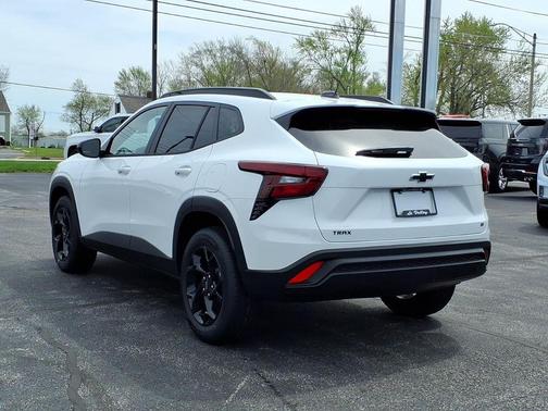 Summit White 2026 Chevrolet Trax LT