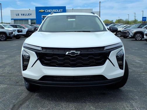 Summit White 2026 Chevrolet Trax LT