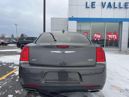 2019 Chrysler 300 S