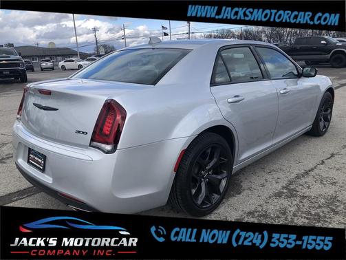 2022 Chrysler 300 Touring