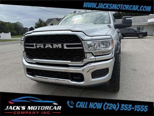 Bright White Clearcoat 2024 RAM 3500 Tradesman Crew Cab 4x4 8' Box