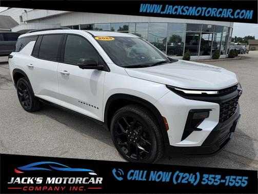 Iridescent Pearl Tricoat 2025 Chevrolet Traverse RS