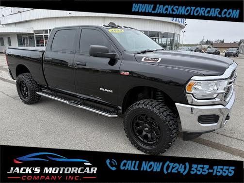 Diamond Black Crystal Pearlcoat 2022 RAM 2500 Tradesman Crew Cab 4x4 6'4' Box