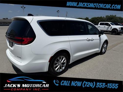 Bright White Clearcoat 2026 Chrysler Pacifica Limited