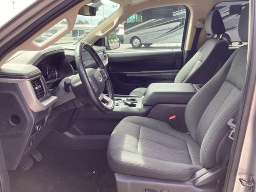 ICONIC SILVER METALLIC 2024 Ford Expedition XLT