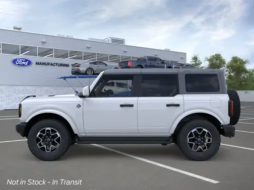 Oxford White 2026 Ford Bronco Outer Banks®