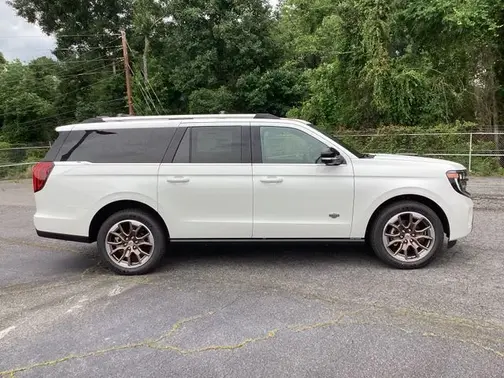Star White Metallic Tri-Coat 2026 Ford Expedition MAX King Ranch®