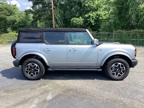Iconic Silver Metallic 2023 Ford Bronco Outer Banks