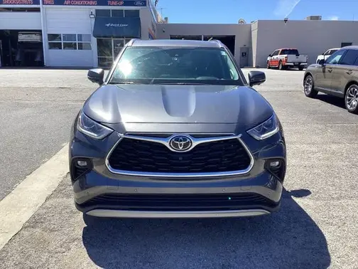 Magnetic Gray Metallic 2024 Toyota Highlander Platinum