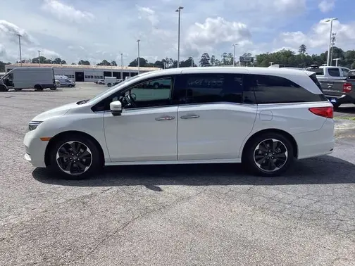 White 2024 Honda Odyssey Elite