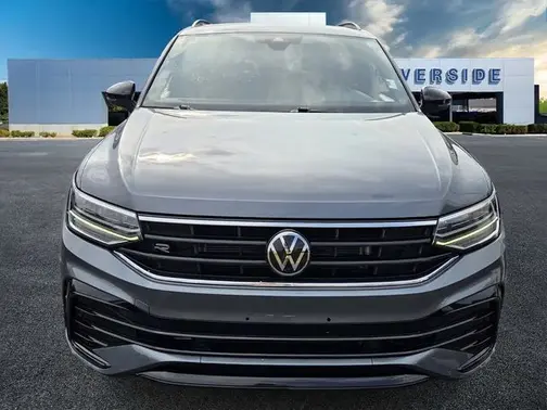 Platinum Gray Metallic 2024 Volkswagen Tiguan 2.0T SE R-Line Black
