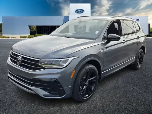 Platinum Gray Metallic 2024 Volkswagen Tiguan 2.0T SE R-Line Black