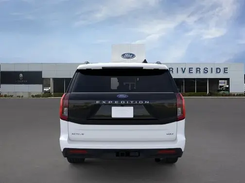 Star White Metallic Tri-Coat 2026 Ford Expedition MAX Active