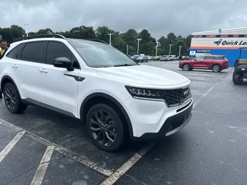 White 2023 Kia Sorento X-Line EX