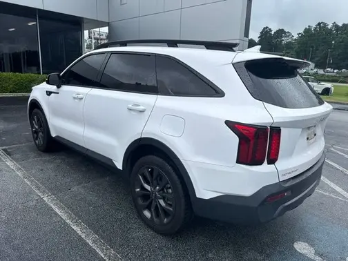 White 2023 Kia Sorento X-Line EX