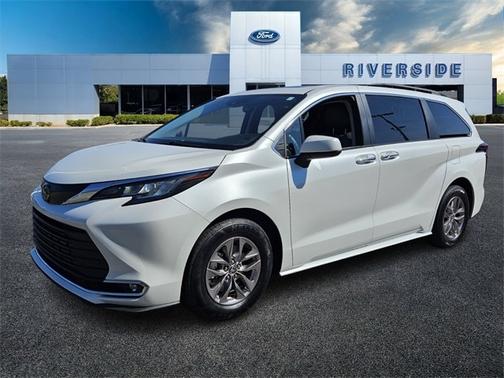 2023 Toyota Sienna XLE