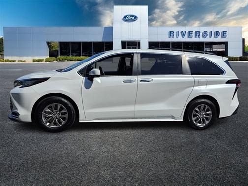 2023 Toyota Sienna XLE