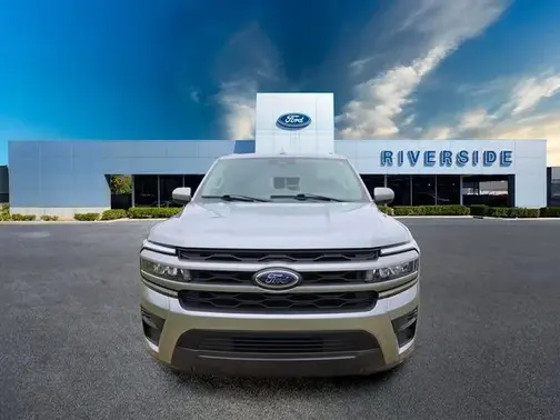Iconic Silver Metallic 2024 Ford Expedition Max XLT