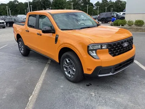Orange Fury Metallic Tri-Coat 2026 Ford Maverick XLT