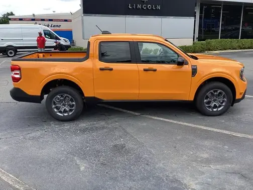 Orange Fury Metallic Tri-Coat 2026 Ford Maverick XLT