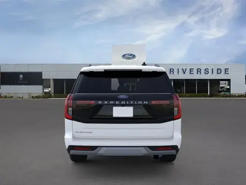 Star White Metallic Tri-Coat 2026 Ford Expedition Platinum®