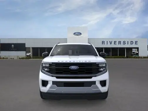 Star White Metallic Tri-Coat 2026 Ford Expedition Platinum®