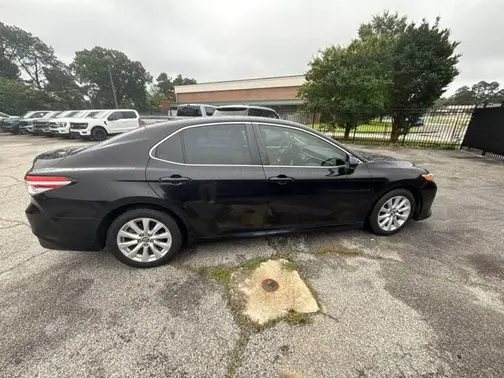 Midnight Black Metallic 2018 Toyota Camry LE