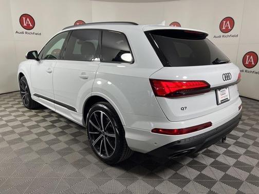 2025 Audi Q7 45 Premium Plus