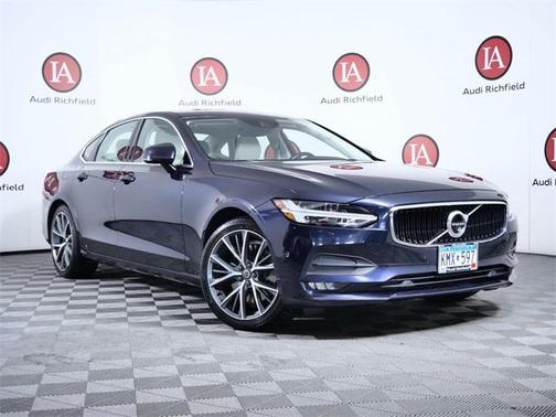 2017 Volvo S90 T6 Momentum