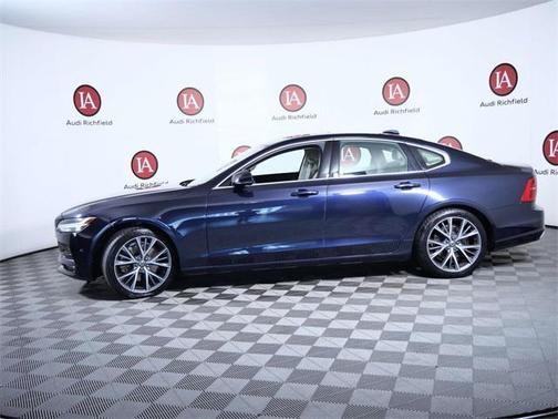 2017 Volvo S90 T6 Momentum