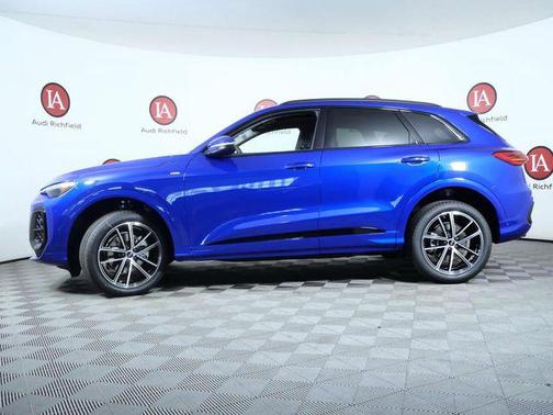 Ultra Blue Metallic 2026 Audi Q5 Premium Plus TFSI quattro S tronic
