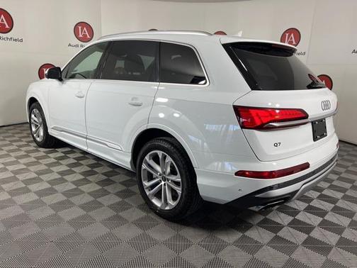2025 Audi Q7 55 Premium Plus