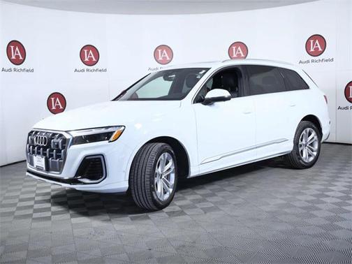 2025 Audi Q7 55 Premium Plus